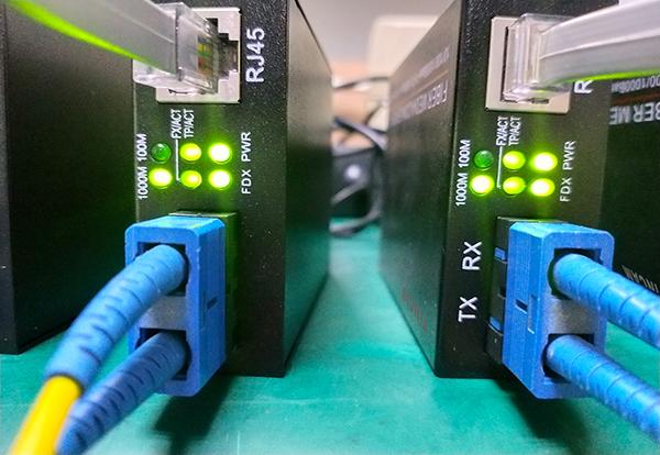 光纖收發器指示燈解讀與故障快速判定指南